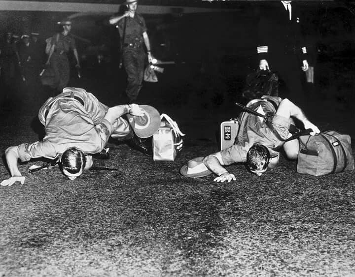 Returning soldiers kiss ground